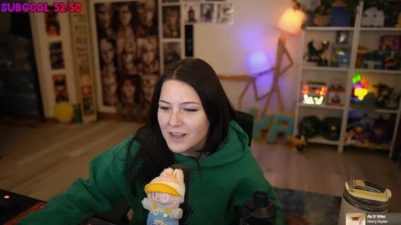 Fooya Green Hoodie Smile OnlyFans Video Leaked