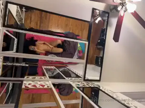 Foreignbabeey Mirror Bed Selfie Pose OnlyFans Video Leaked