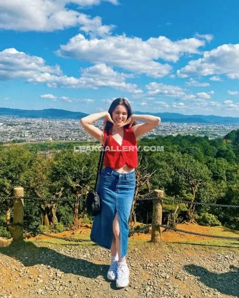 Frankielollia Red Crop Top Pose OnlyFans Photo Leaked