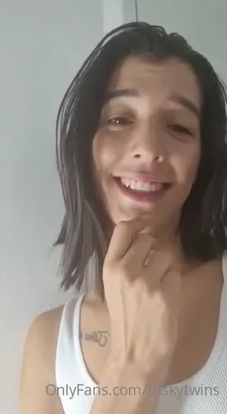 Friskytwins White Tank Top Tease OnlyFans Video Leaked