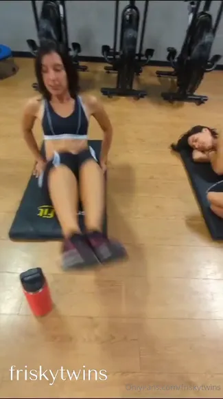 Friskytwins Gym Bra And Leggings OnlyFans Video Leaked