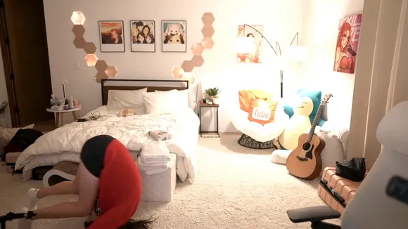 Fuslie Red Sweatshirt Dance Move OnlyFans Video Leaked