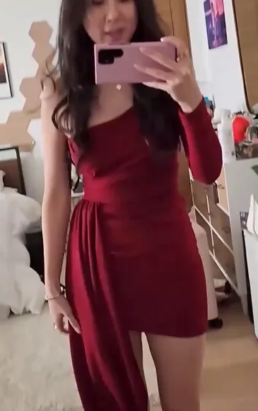 Fuslie Red Dress Leg Flash OnlyFans Video Leaked