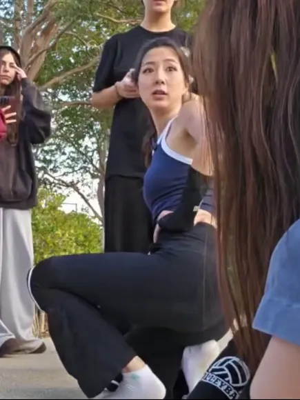 Fuslie Tight Leggings Bend OnlyFans Video Leaked