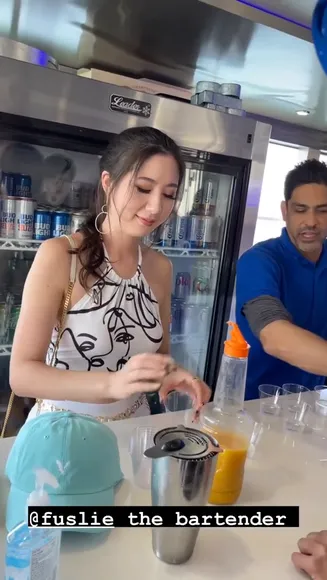 Fuslie Bartender Pouring Orange Juice OnlyFans Video Leaked