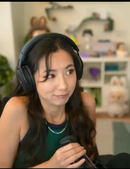 Fuslie Microphone Handling Tease OnlyFans Video Leaked