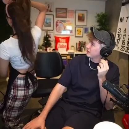 Fuslie Backless Crop Top Tease OnlyFans Video Leaked