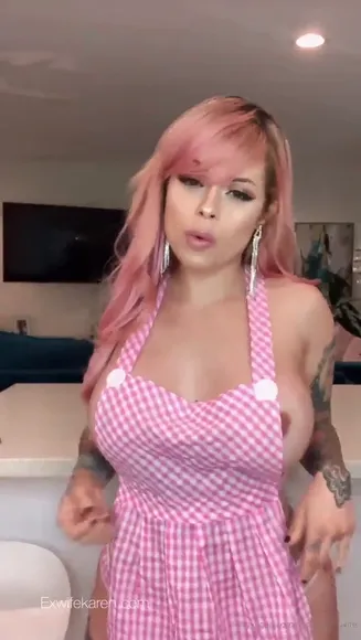 Future_ex_wife Pink Gingham Topless Tease OnlyFans Video Leaked