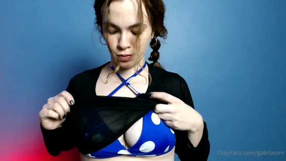 gabriasmr... video thumbnail