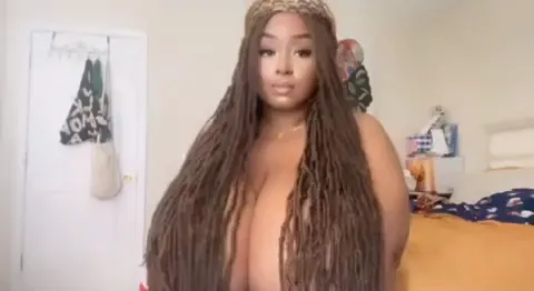 Gabriellelee24 Deep Cleavage Display OnlyFans Video Leaked