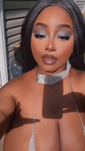 Gabriellelee24 Sparkly Halter Top Tease OnlyFans Video Leaked