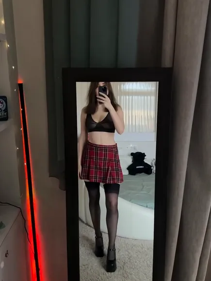Gensyxa Plaid Skirt Tease OnlyFans Video Leaked