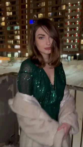 Gensyxa Sparkling Green Dress Reveal OnlyFans Video Leaked