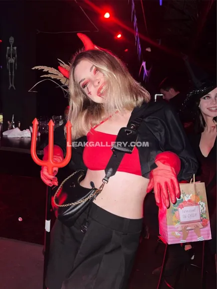 Gensyxa Red Bra Tease OnlyFans Photo Leaked