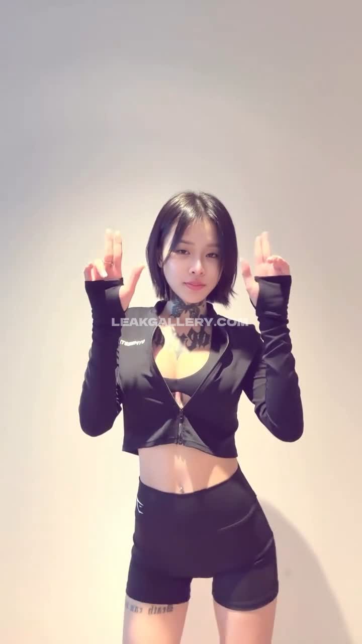 Ggxrrd Black Crop Top Tease OnlyFans Photo Leaked