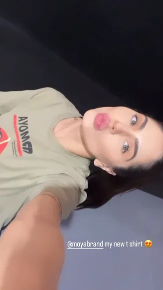 Ghi_eburneo T-Shirt Selfie Pout OnlyFans Video Leaked