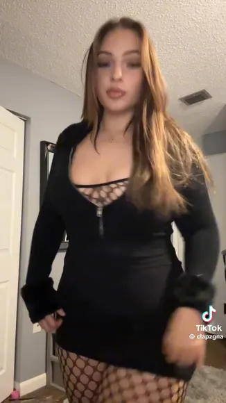 Giagonz Fishnet Stockings Tease OnlyFans Video Leaked