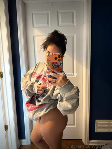 Giannattaylor Thong Under Oversized Sweatshirt OnlyFans Photo Leaked