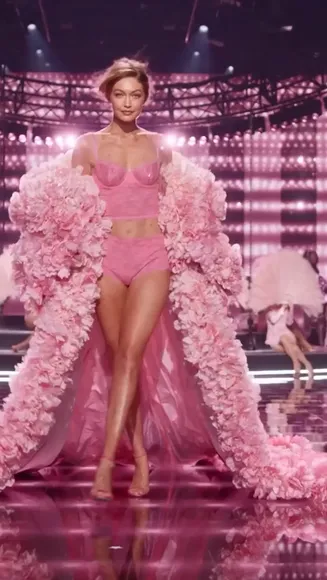 Gigihadid Pink Lace Bra Tease OnlyFans Video Leaked