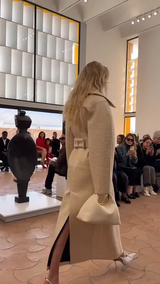 Gigihadid Beige Coat With Slit OnlyFans Video Leaked