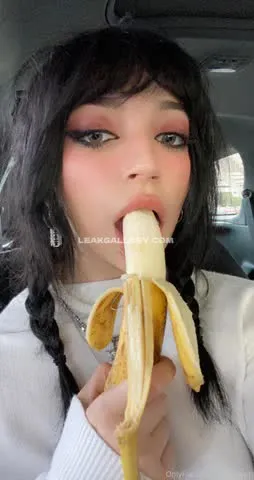 Goblincub Banana In Mouth Tease OnlyFans Photo Leaked