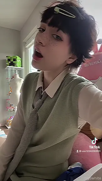 Goddessindigoo_x Schoolgirl Vest Tease OnlyFans Video Leaked