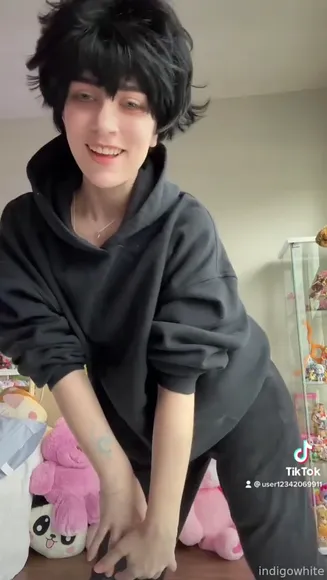 Goddessindigoo_x Black Hoodie Dance Moves OnlyFans Video Leaked