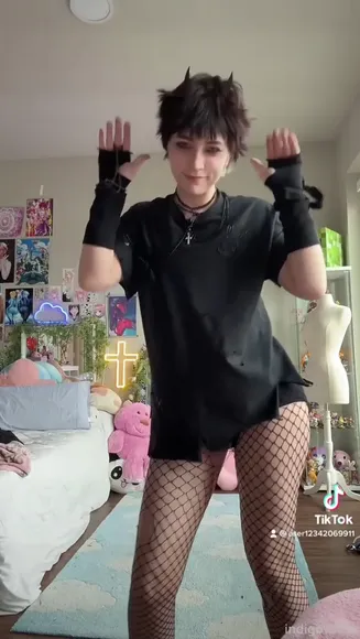Goddessindigoo_x Fishnet Legs Rocking OnlyFans Video Leaked