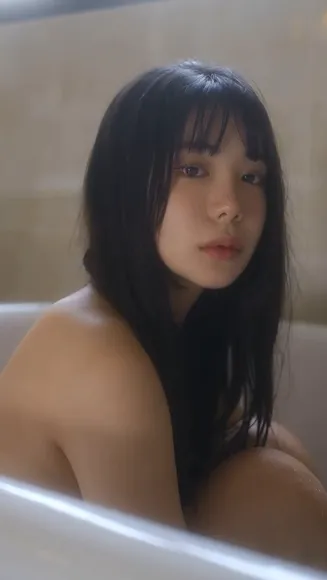 Goodmorningyui Bare Shoulders Bathtub Pose OnlyFans Video Leaked