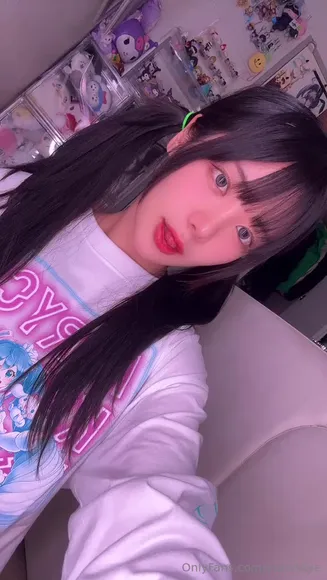 Goodmorningyui Anime Graphic Sweatshirt Pose OnlyFans Video Leaked