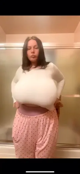 Gracekivlin White Top Tugging OnlyFans Video Leaked