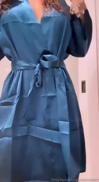 Greali Sisters Silk Robe Tease OnlyFans Video Leaked