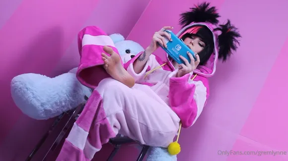 Gremlynne Pink Hoodie Playtime OnlyFans Video Leaked