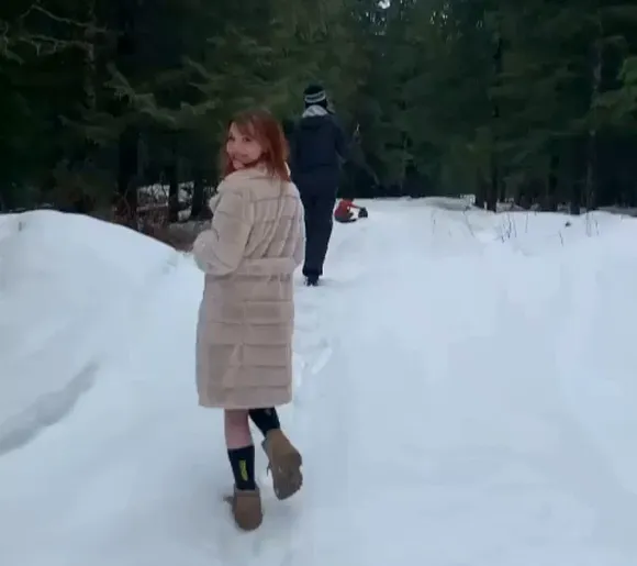 Gwenhoney Furry Coat Snow Walk OnlyFans Video Leaked