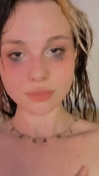 Gwenhoney Topless Bed Tease OnlyFans Video Leaked