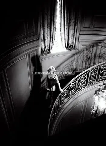 Gwynethpaltrow Staircase Pose In Lingerie OnlyFans Photo Leaked