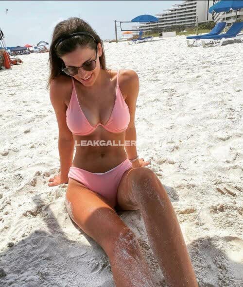Haesicks Pink Bikini Beach Pose OnlyFans Photo Leaked