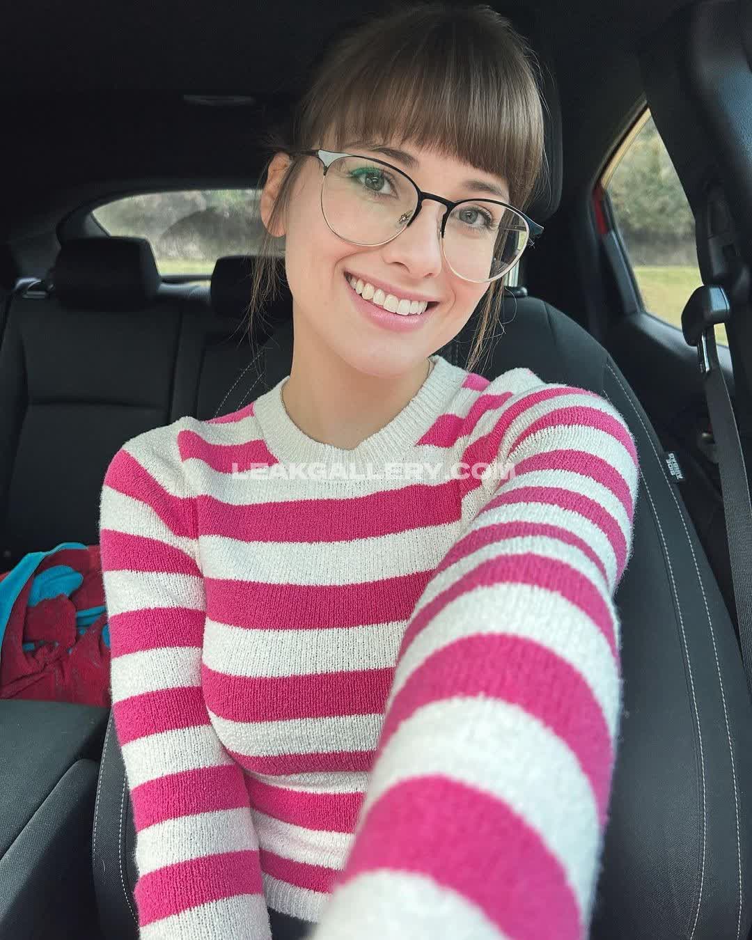 Haesicks Striped Sweater Selfie OnlyFans Photo Leaked