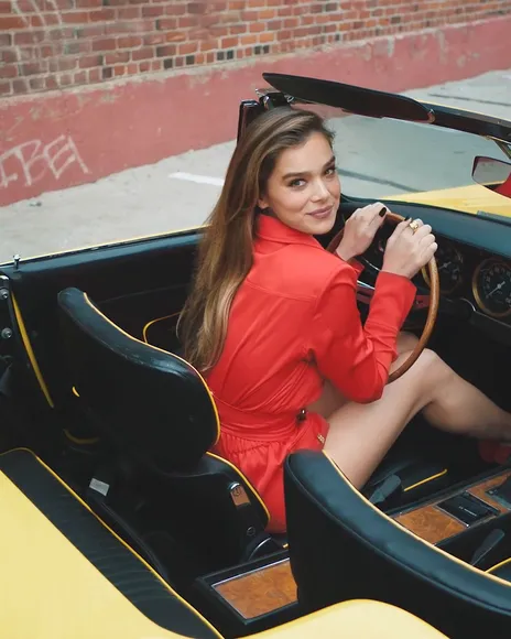 Haileesteinfeld Red Dress Leg Spread OnlyFans Video Leaked