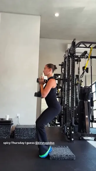 Hailey Gym Squat Tease OnlyFans Video Leaked