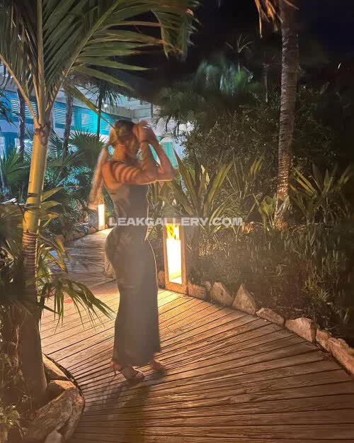 Haileyvanlith Long Dress Night Pose OnlyFans Photo Leaked