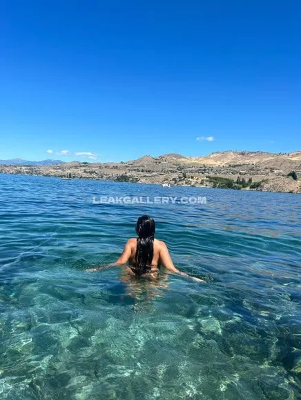 Haley.hoang Bare Back In Water OnlyFans Photo Leaked