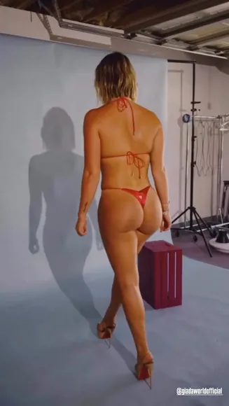 Hallepayne Red Bikini Strut OnlyFans Video Leaked