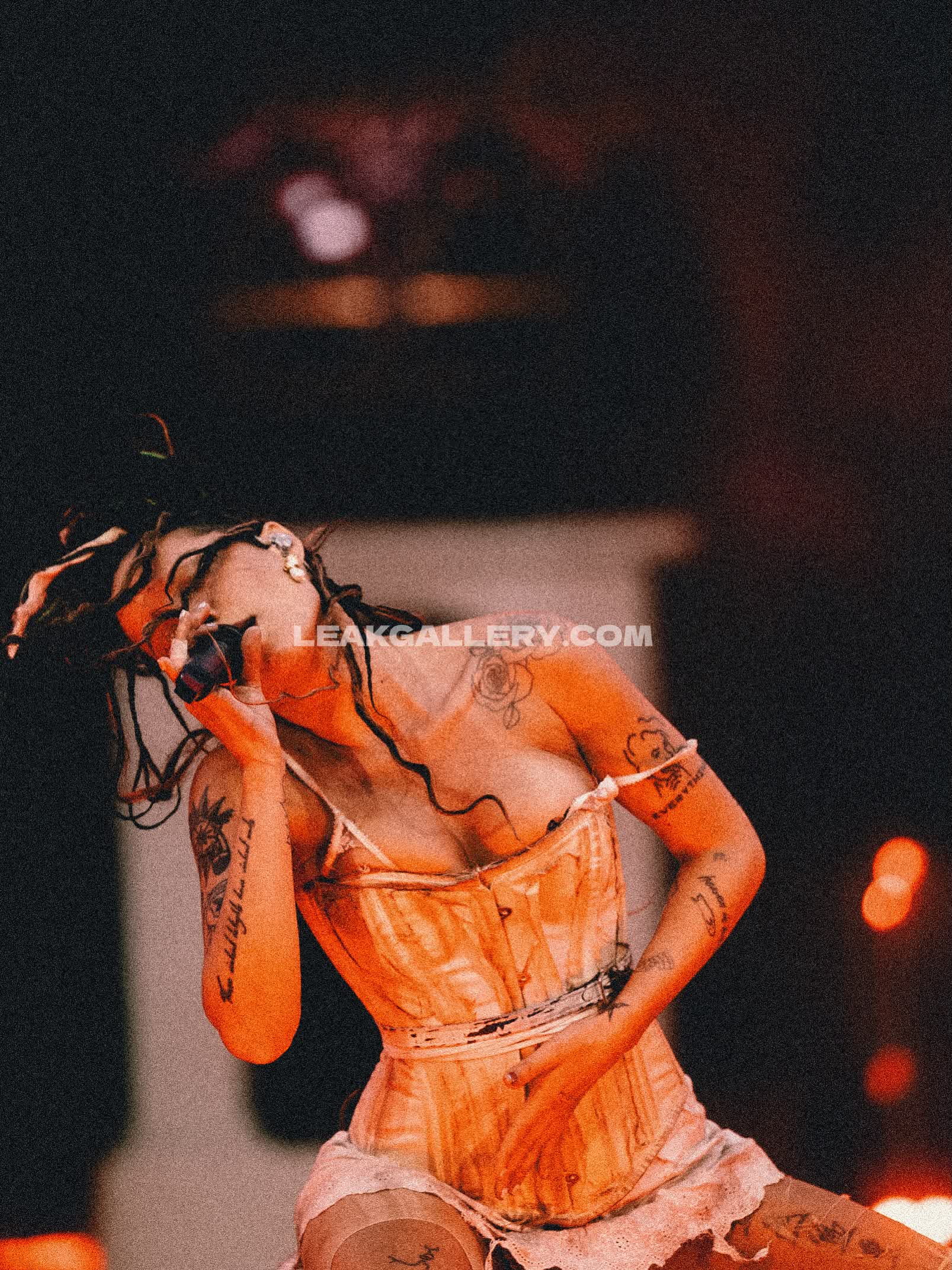 Halsey Exclusive Leaked Nude OnlyFans #13521670
