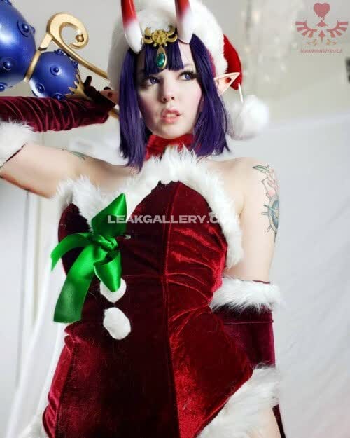 Hannahhyrule Red Velvet Santa Outfit OnlyFans Photo Leaked