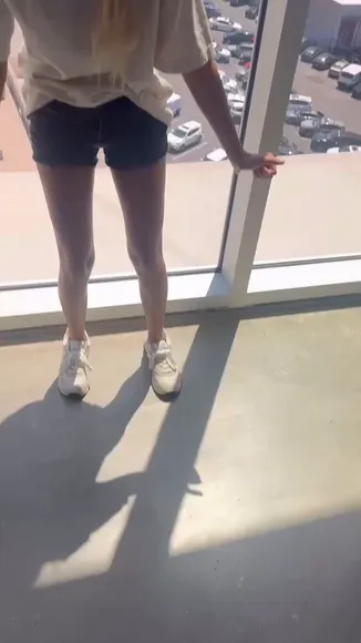 Hay_welch Legs In Short Shorts OnlyFans Video Leaked