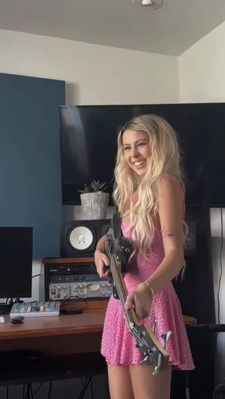 Hay_welch Pink Dress Guitar Tease OnlyFans Video Leaked