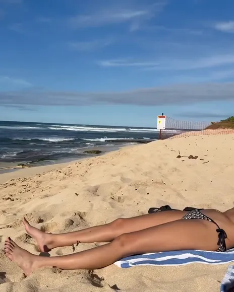 Hay_welch Bikini Beach Lounging OnlyFans Video Leaked