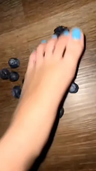 Hay_welch Blue Toenail Foot Crush OnlyFans Video Leaked