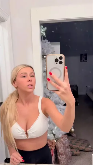 Hay_welch White Bra Selfie Pose OnlyFans Video Leaked